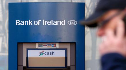 Bargeldautomat der Bank of Ireland im nordirischen Belfast.