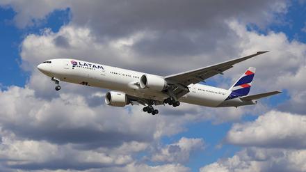 Eine LATAM Boeing 777 (Symbolbild). 