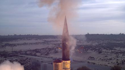 Eine Abfangrakete wird vom Raketenabwehrsystem Arrow 3 abgeschossen.