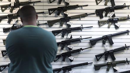 Eine Erhebung des Meinungsforschungsinstituts Pew Research Center zeigt nun, dass vornehmlich weiße Männer auf dem Land und Republikaner im Besitz von Schusswaffen sind.