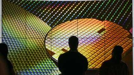 Besucher des Museums der Taiwan Semiconductor Manufacturing Company, TSMC.