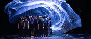 In Anne Teresa De Keersmaekers Inszenierung „EXIT ABOVE after the tempest“ lässt der Sturm auf sich warten. 