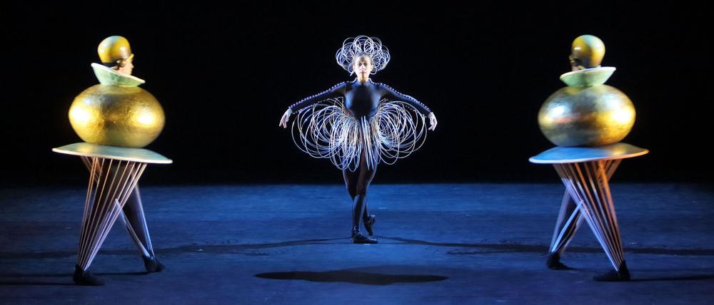 Oskar Schlemmer ist auch für das Triadische Ballett bekannt.