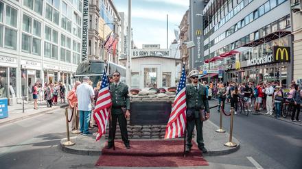Mit den beiden Grenzsoldaten-Schauspielern kann man mittlerweile nicht mehr posieren.