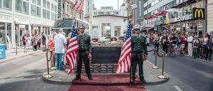Mit den beiden Grenzsoldaten-Schauspielern kann man mittlerweile nicht mehr posieren.