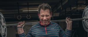 SPD-Generalsekretaer Lars Klingbeil waehrend des Cross Fit Trainings bei G3 CrossFit. Fotografiert am 11. Dezember 2019 beim Crossfit in Berlin.