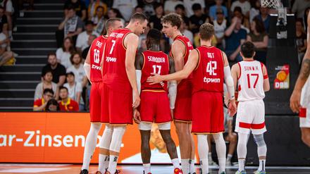 Die deutschen Basketballer schwören sich auf die WM ein.