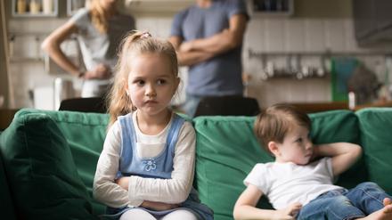 Ungerechte Eltern. Korrigieren bringt nicht viel, aber man kann die Kinder ermutigen.
