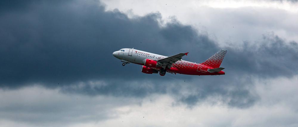 Ein Airbus A319-111 der Rossija Airlines hebt vom Flughafen Pulkowo ab (Symbolbild).