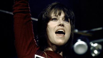 Zur ARTE-Sendung
Jane Fonda - Eine Rebellin in Hollywood
Jane Fonda ist alles in einem: Erbin von Hollywoods Starsystem und Muse des französischen Autorenfilms, Oscarpreisträgerin und Aktivistin, Feministin und Aerobic-Queen.
Jane Fonda ist alles in einem: Erbin von Hollywoods Starsystem und Muse des französischen Autorenfilms, Oscarpreisträgerin und Aktivistin, Feministin und Aerobic-Queen.
© The LIFE Picture Collection/Getty Images/Bill Ray
Foto: ARTE France
Honorarfreie Verwendung nur im Zusammenhang mit genannter Sendung und bei folgender Nennung "Bild: Sendeanstalt/Copyright". Andere Verwendungen nur nach vorheriger Absprache: ARTE-Bildredaktion, Silke Wölk Tel.: +33 3 90 14 22 25, E-Mail: bildredaktion@arte.tv Jane Fonda