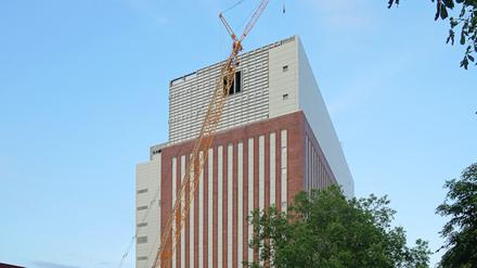 Kräne am Kraftwerk Charlottenburg