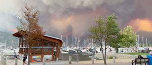 Die Waldbrände sind nur noch wenige Kilometer von der kanadischen Großstadt Kelowna entfernt.