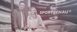 Die Moderatoren Claus Lufen und Nia Künzer im „Sportschau“-Studio.