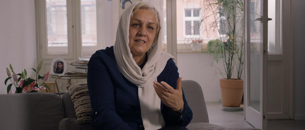 Die iranische Frauenrechtsaktivistin Shole Pakavran im Dokumentarfilm „Sieben Winter in Teheran“.