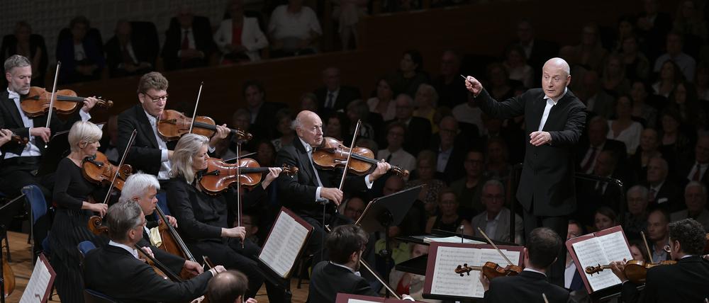 Das Lucerne Festival Orchestra mit Dirigent Paavo Järvi. 
