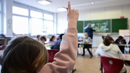 Vor allem an Schulen im ländlichen Raum herrscht großer Lehrermangel.