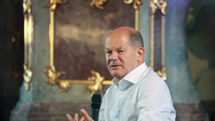 18.08.2023, Bayern, Landsberg am Lech: Bundeskanzler Olaf Scholz (SPD) spricht während einer Interview-Veranstaltung der Augsburger Allgemeinen im Kleinen Goldenen Saal. Foto: Karl-Josef Hildenbrand/dpa +++ dpa-Bildfunk +++