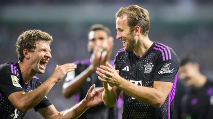 Viel zu lachen: Harry Kane (r.) bei seinem Bundesliga-Debüt für die Bayern. 