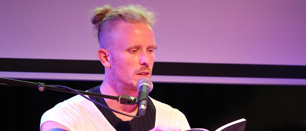 Der Autor Valentin Moritz. Bei zukünftigen Lesungen von „Oh Boy“ wird er nicht mehr dabei sein. Sein Beitrag wurde aus dem Sammelband entfernt.  