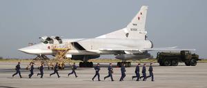 Einem russischen Luftfahrtforum zufolge ist der Militärflugplatz Soltsy-2 die Heimatbasis des 840. Schweren Bomberfliegerregiments, das Überschallbomber vom Typ Tupolew Tu-22M3 fliegt (Symbolbild).