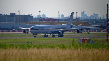 Der Pannenflieger der Bundeswehr landete nach dem Flug von Abu Dabi auf dem Flughafen Köln/Bonn. 