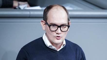 Janosch Dahmen, Bundestagsabgeordneter von Bündnis 90/die Grünen, spricht bei der Sitzung des Bundestags.