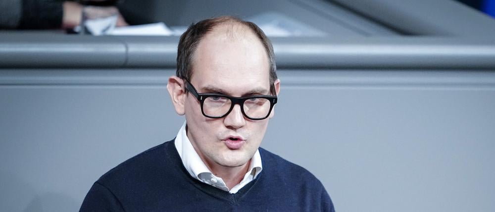 Janosch Dahmen, Bundestagsabgeordneter von Bündnis 90/die Grünen, spricht bei der Sitzung des Bundestags.