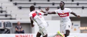 Serhou Guirassy (l.) und Silas Mvumpa Katompa erzielten vier der fünf Tore für den VfB Stuttgart.
