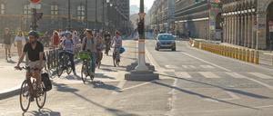 In Paris werden immer mehr Fahrradwege geschaffen.