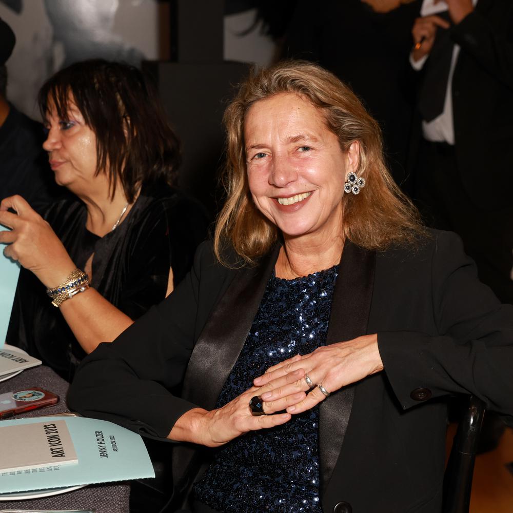 Massaj qilayotgan yalangoch osiyolik qizlar videosi