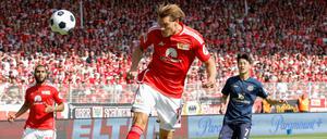 Das ging fix. Kevin Behrens köpft Union gleich mit dem ersten Angriff in Führung.