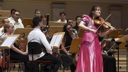 Das Tbilisi Youth Orchestra mit Veriko Tchumburidze an der Violine.