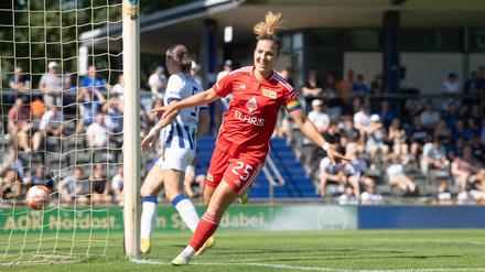 Dina Orschmann jubelt über das 2:1 für den 1. FC Union.