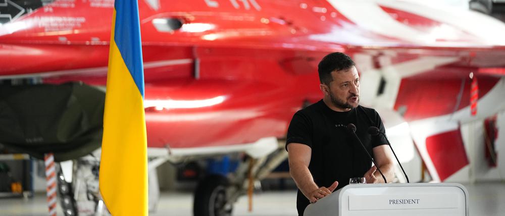 Der ukrainische Präsident Wolodymyr Selenskyj auf dem dänischen Luftwaffenstützpunkt Skrydstrup am Sonntag