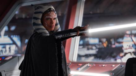 Die ehemaligen Jedi-Ritterin Ahsoka Tano (Rosario Dawson) muss die Wiedererstarkung des Imperiums verhindern.
