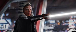 Die ehemaligen Jedi-Ritterin Ahsoka Tano (Rosario Dawson) muss die Wiedererstarkung des Imperiums verhindern.