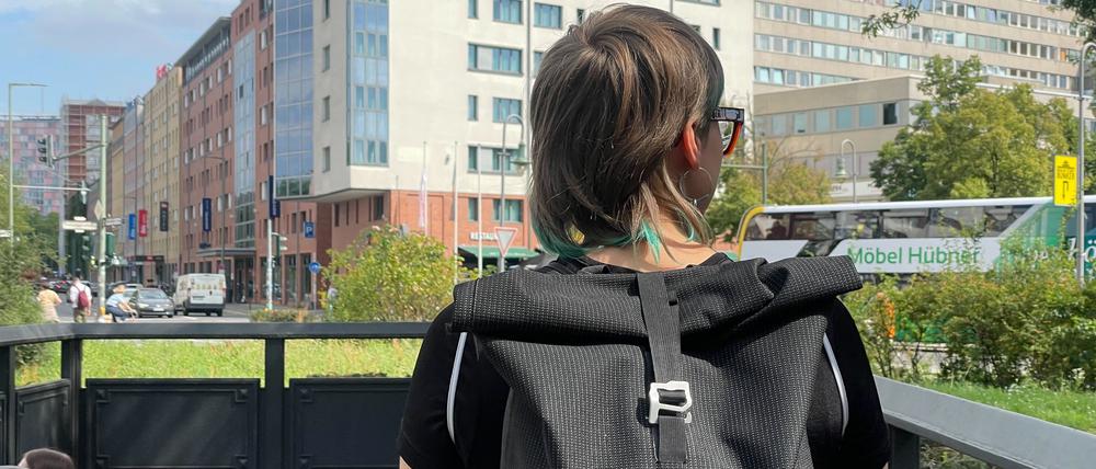 Eva B. ist gerannt, als sie die Station endlich erreichte.