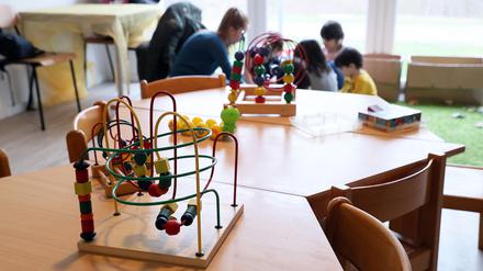 Kinder im Spielzimmer einer Flüchtlingsunterkunft.