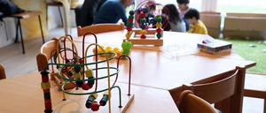 Kinder im Spielzimmer einer Flüchtlingsunterkunft.