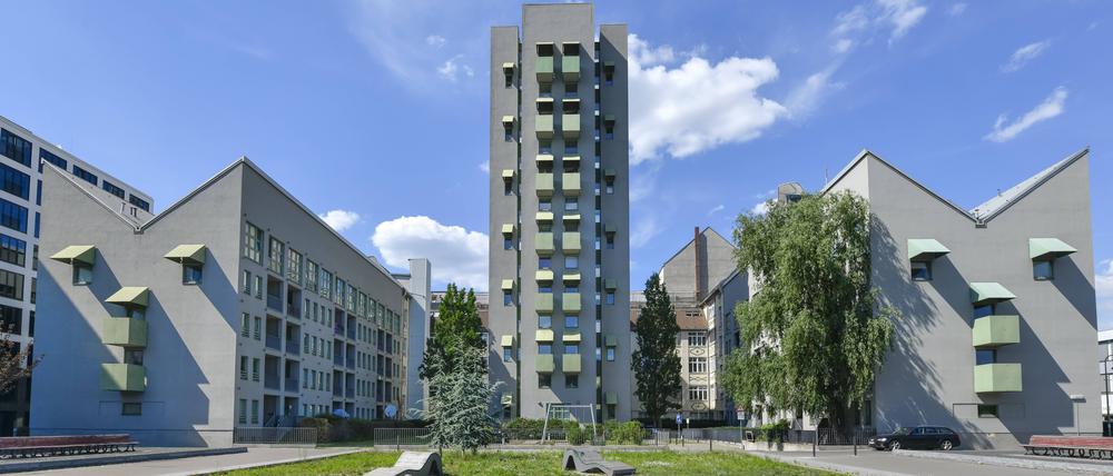 Wo in „Victoria“ die Nacht beginnt. Der Kreuzberg Tower des Architekten John Hejduk in der Charlotten-, Ecke Besselstraße.