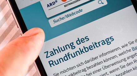 Die Kommission zur Ermittlung des Finanzbedarfs von ARD, ZDF und Deutschlandradio schlägt der Politik die künftige Beitragshöhe vor.