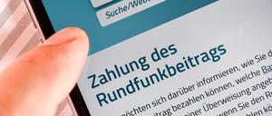 Die Kommission zur Ermittlung des Finanzbedarfs von ARD, ZDF und Deutschlandradio schlägt der Politik die künftige Beitragshöhe vor.