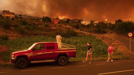 Der Waldbrand auf der kanarischen Insel Teneriffa ist nach noch immer außer Kontrolle.