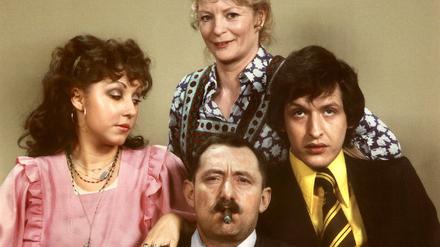 „Ein Herz und eine Seele“. Alfred Tetzlaff (Heinz Schubert, vorne) beleidigte nicht nur seine Familie, wann immer er konnte.