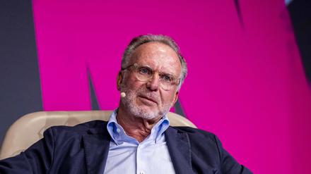 Karl-Heinz Rummenigge, Mitglied Exekutivkomitee der Uefa, spricht während einer Podiumsrunde beim SpoBis-Kongress (Archivbild).