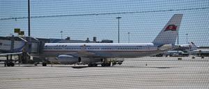 Das Flugzeug der staatlichen Fluggesellschaft Air Koryo auf dem Pekinger Flughafen.