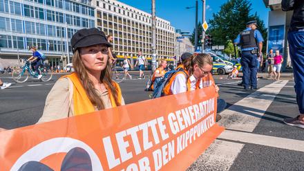 Eine Protestaktion der Letzen Generation am 21. August 2023 in Leipzig.