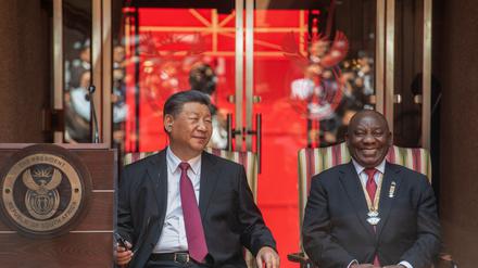 Südafrikas Präsident Cyril Ramaphosa (rechts) mit seinem wichtigsten Gast, dem chinesischen Staatsoberhaupt Xijinping.