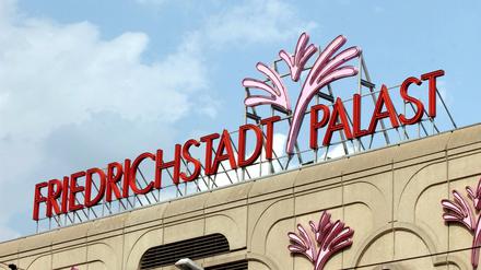 „Falling in love“ heißt die neue Show im Friedrichstadt-Palast