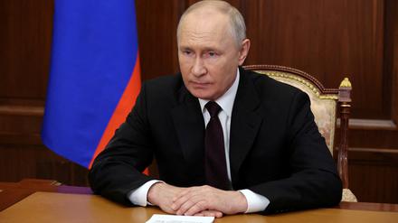 Die Ukraine wehrt seit fast 18 Monaten mit massiver westlicher Hilfe die vom russischen Präsidenten Wladimir Putin befohlene Invasion ab.